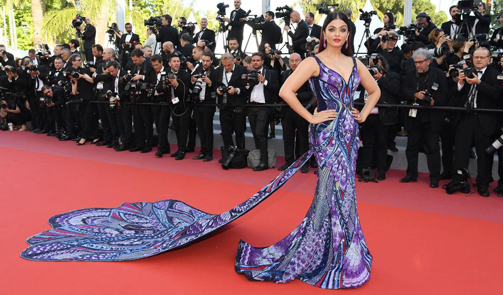 geo-fashion-week-bollywood-celebs-their-red-carpet-gowns